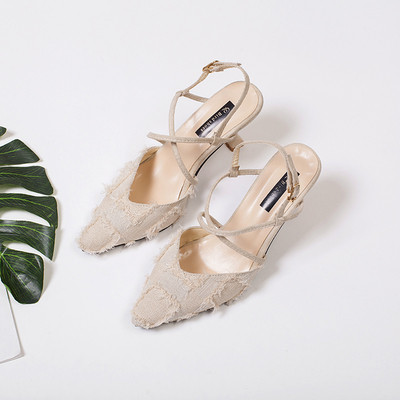 Modern női szandál pánttal és vékony sarokkal