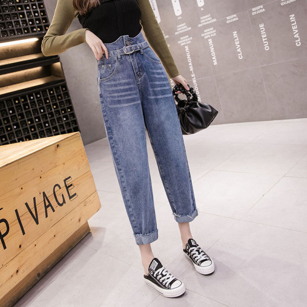 Model larg de blugi de dama cu talie inalta si curea