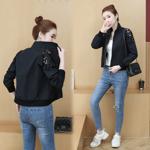 Moderni moteriška striukė su užtrauktuku ir žema polo apykakle