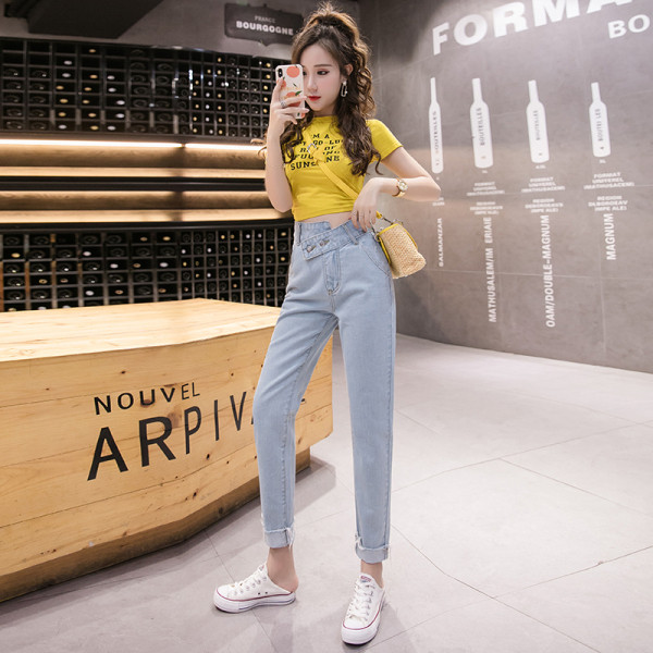 Blugi de dama actuali cu nasturi si talie inalta