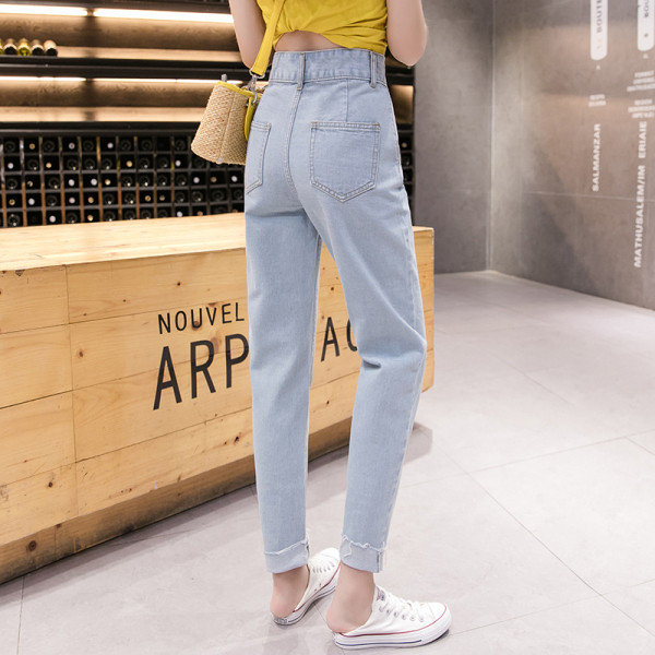 Blugi de dama actuali cu nasturi si talie inalta