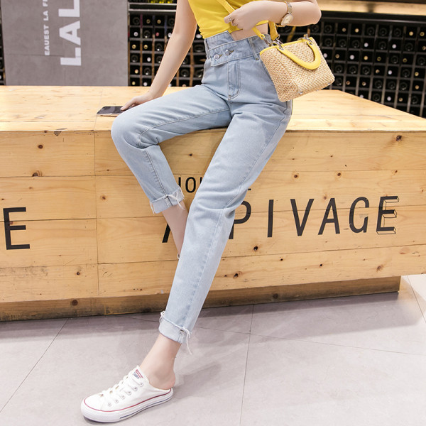 Blugi de dama actuali cu nasturi si talie inalta