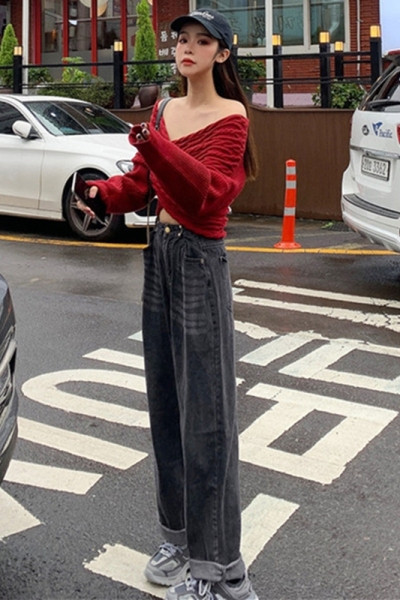 Lühike spitsikaelusega naiste kampsun