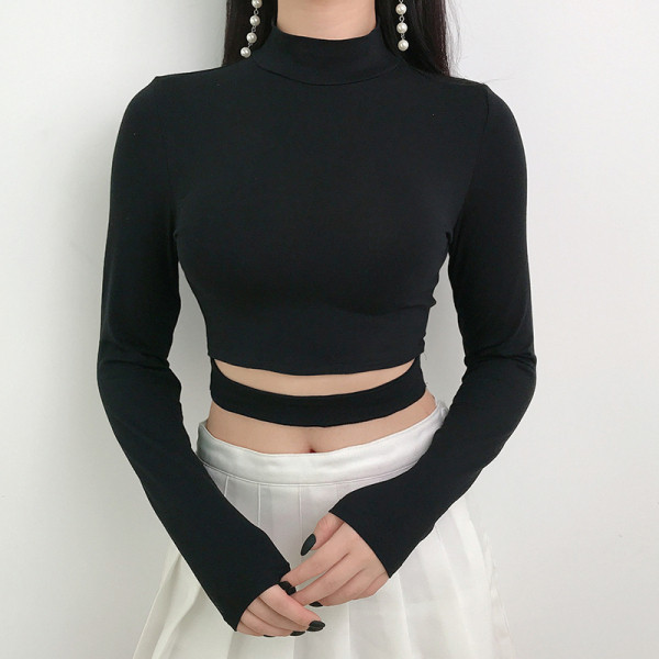 Rövid testhez szabott női blúz, hosszú ujjal és magas gallérral