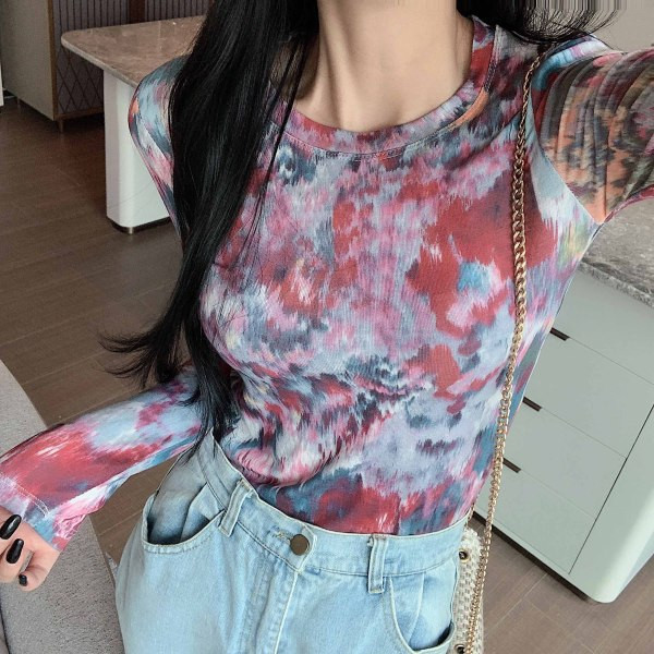 Įvairiaspalvė moteriška prigludusi palaidinė su ovalia iškirpte