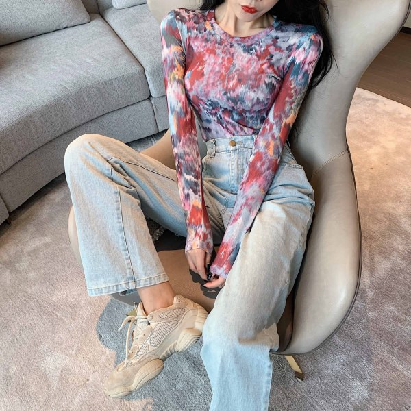 Įvairiaspalvė moteriška prigludusi palaidinė su ovalia iškirpte