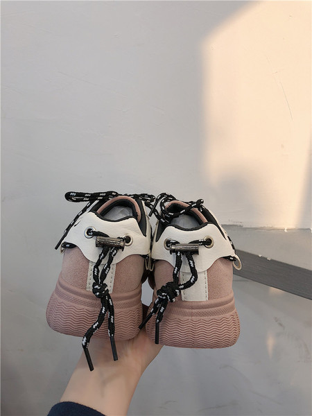 Tenisi moderni de dama cu sireturi alb-negru