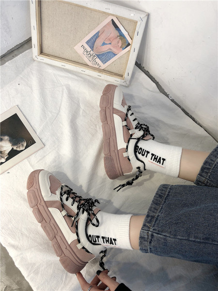 Tenisi moderni de dama cu sireturi alb-negru