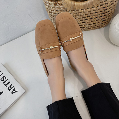 Ikdienas sieviešu retro apavi ar plakanu zoli un metāla elementu