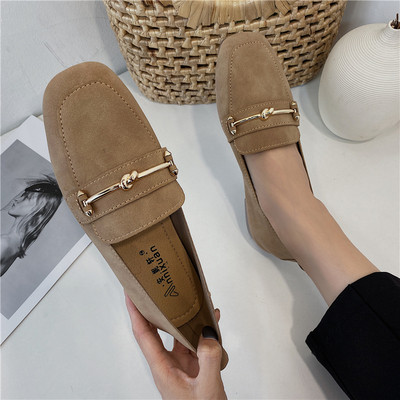 Ikdienas sieviešu retro apavi ar plakanu zoli un metāla elementu