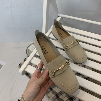 Ikdienas sieviešu retro apavi ar plakanu zoli un metāla elementu