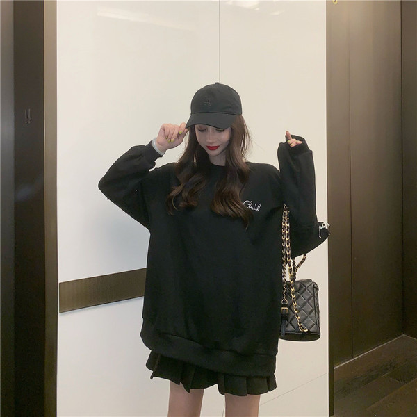 Bluza de dama neagra cu decupaje - model lat