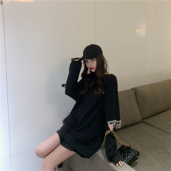 Bluza de dama neagra cu decupaje - model lat