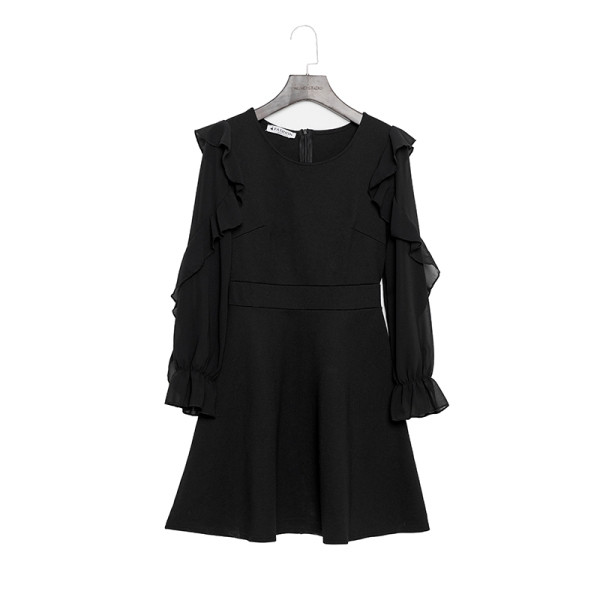 Moderna ženska haljina s ovalnim izrezom i dugim rukavima u crnoj boji