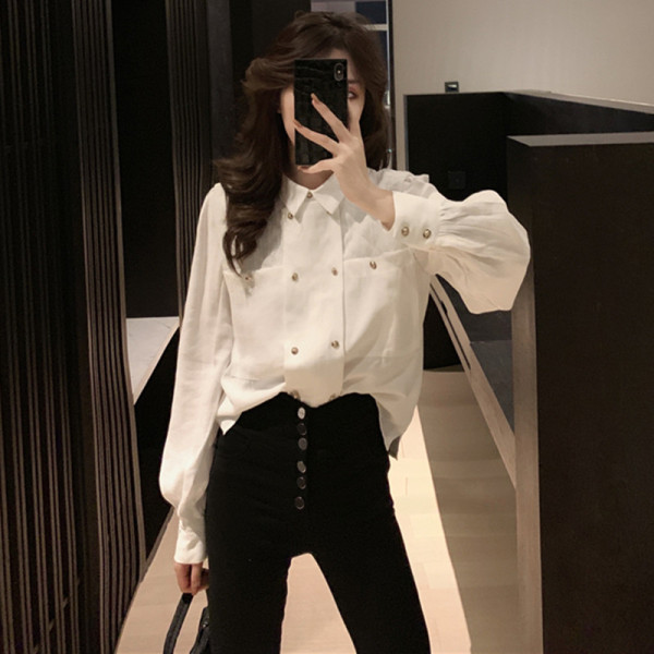 Cămașă lată de damă, cu guler și nasturi clasici