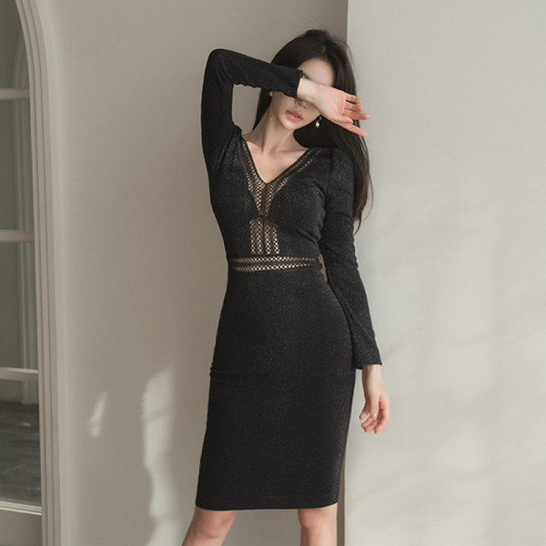 Elegantiškas moteriškos suknelės modelis ilgomis rankovėmis ir V formos iškirpte