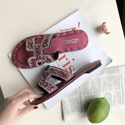 Ženske moderne papuče s ravnim potplatom i sjajnim efektom