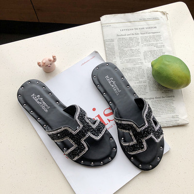 Ženske moderne papuče s ravnim potplatom i sjajnim efektom