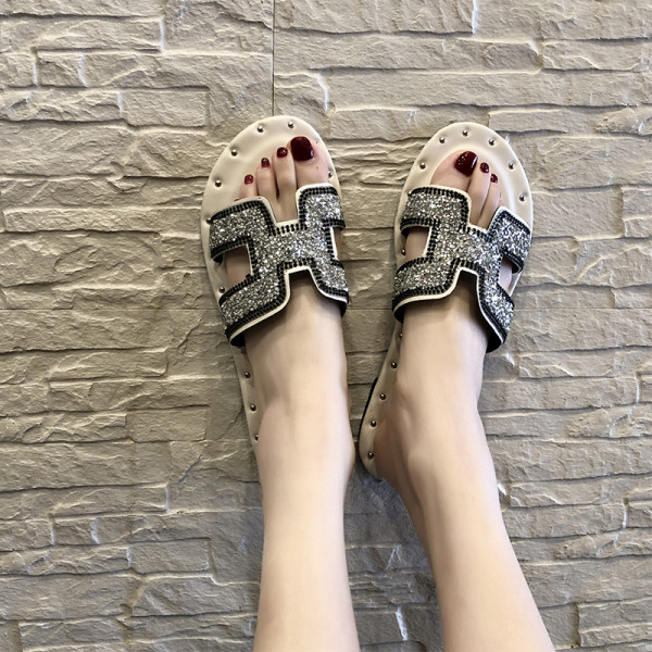 Ženske moderne papuče s ravnim potplatom i sjajnim efektom