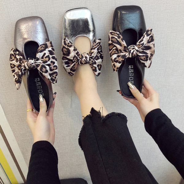 Új modell női papucs lapos talppal és szalaggal