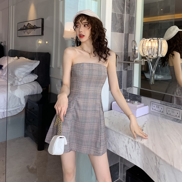 Alkalmi női ruha pántok nélkül, szürke színben