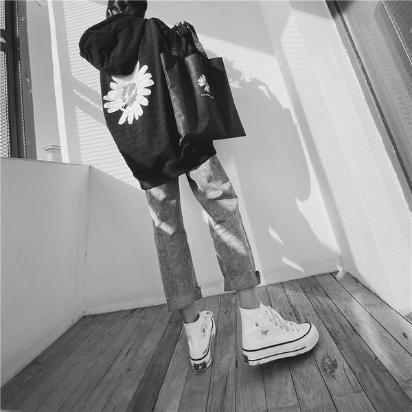 Proljetne ženske tenisice s cvjetnim vezom i ravnim potplatom