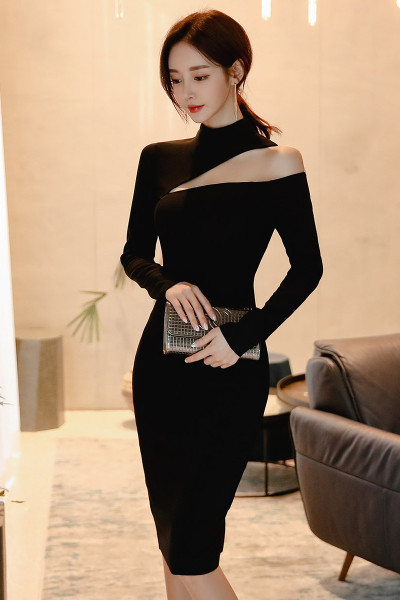 Stilingas juodos moteriškos suknelės modelis ilgomis rankovėmis ir iškirpte