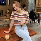Bluză de damă în dungi cu mâneci scurte din tricot subțire