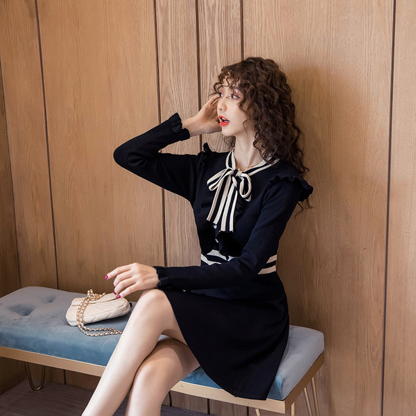 Moodne naiste lühike kleit paela ja pikkade varrukatega