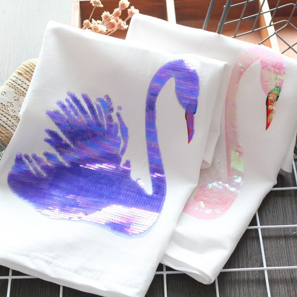 Modernūs vaikiški marškinėliai trumpomis rankovėmis ir blizgučiais mergaitėms