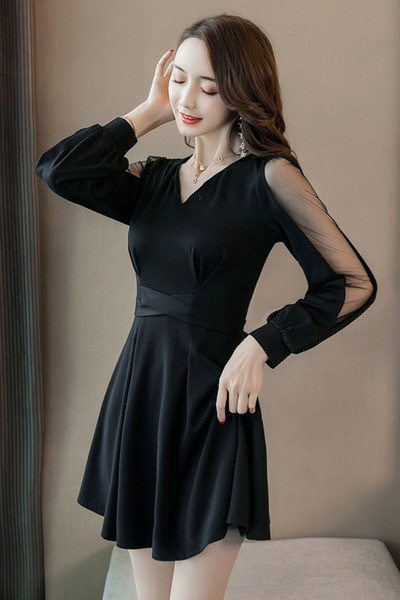 Elegantna ženska haljina sa špic izrezom i rukavima od tila