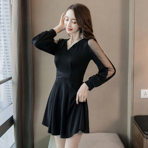 Elegantna ženska haljina sa špic izrezom i rukavima od tila