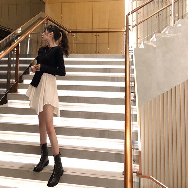 Rochie modernă de damă asimetrică cu mâneci lungi