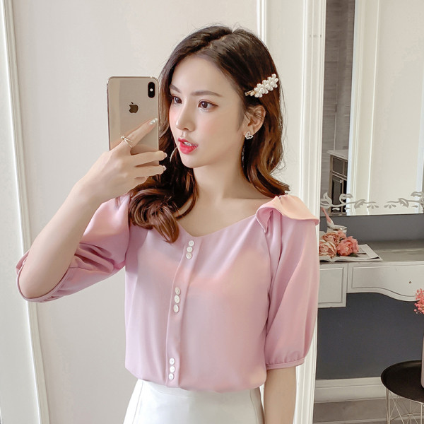 Camasa moderna de dama model larg cu nasturi si decolteu spitz