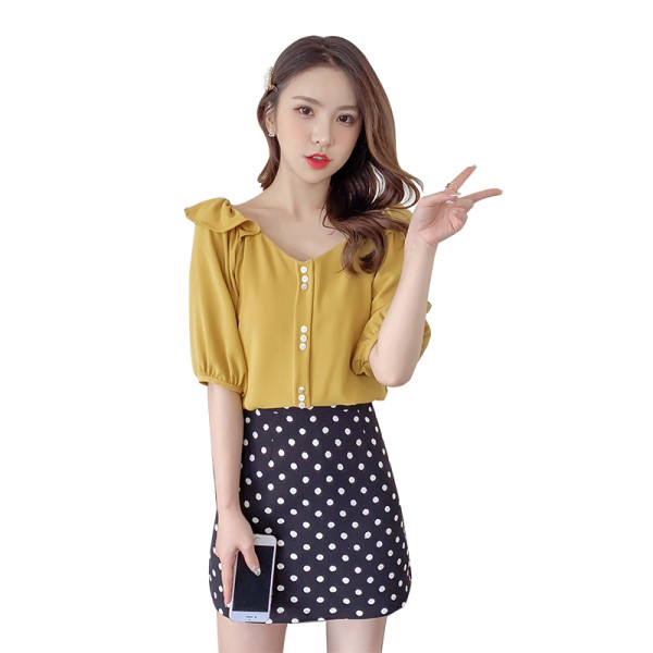 Camasa moderna de dama model larg cu nasturi si decolteu spitz