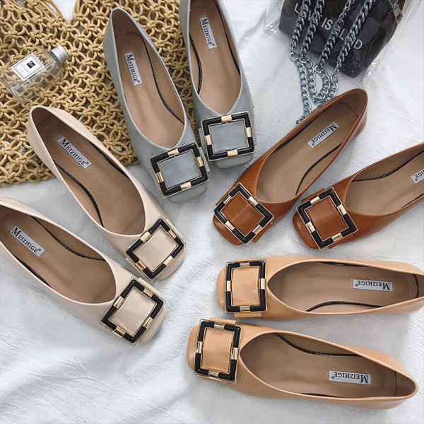 Ādas sieviešu ikdienas apavi ar plakanu zoli