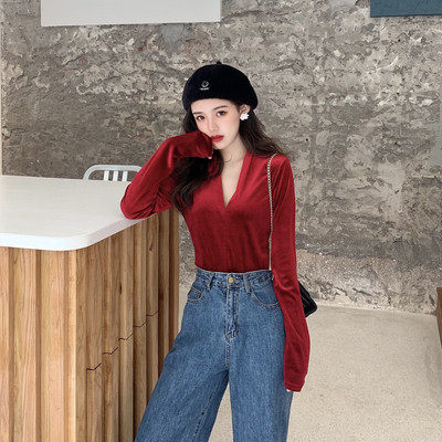 Aksominė moteriška palaidinė su špico iškirpte