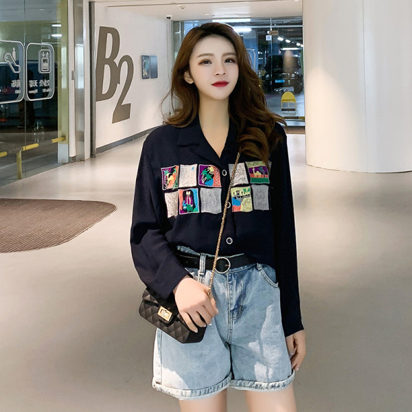 Naiste vabaajasärk klassikalise krae ja lillemustriga