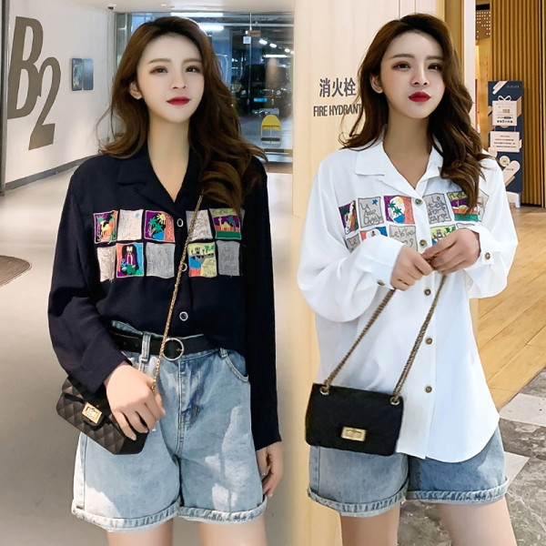 Naiste vabaajasärk klassikalise krae ja lillemustriga