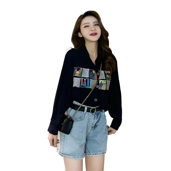 Naiste vabaajasärk klassikalise krae ja lillemustriga