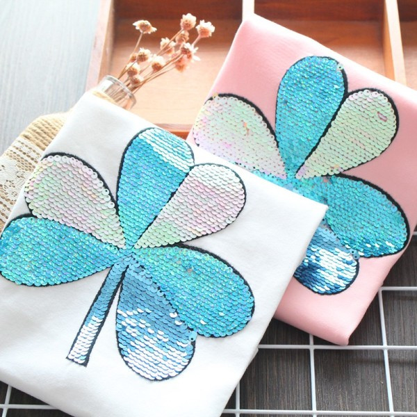 Paprasti vaikiški marškinėliai mergaitėms su blizgučiais ir trumpomis rankovėmis