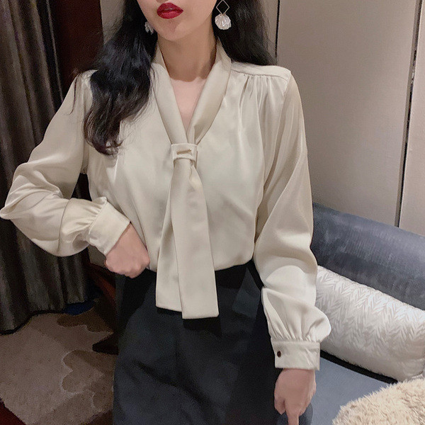 Szatén női ing nyakkendővel