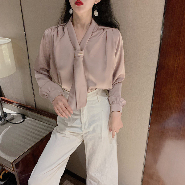 Szatén női ing nyakkendővel