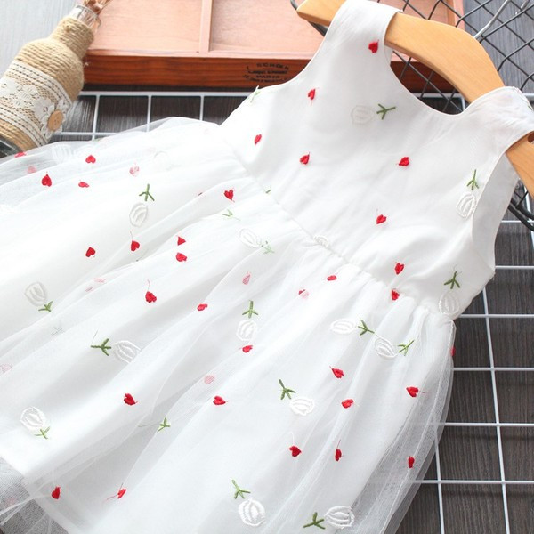 Rochie copii model nou pentru fete cu broderie si tul