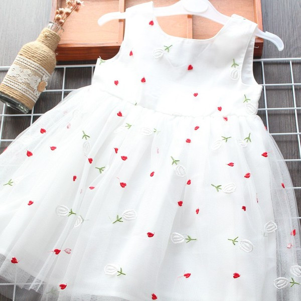 Rochie copii model nou pentru fete cu broderie si tul