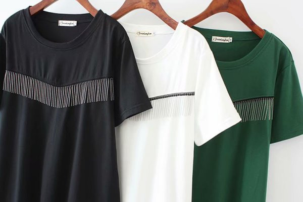 Įprasti moteriški marškinėliai su ovalia iškirpte ir trumpomis rankovėmis