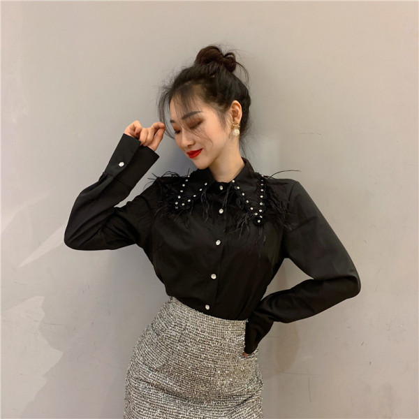 Fekete női ing klasszikus gallérral, rojtokkal és fűzőlyukakkal