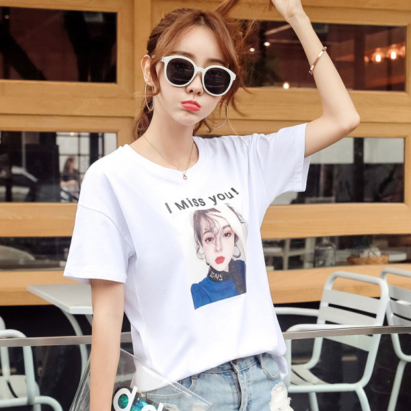 Ženska casual majica s printom u boji i natpisom