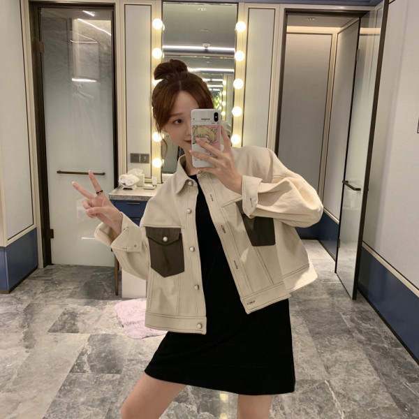 Plata sieviešu džinsa jaka ar krāsainām kabatām