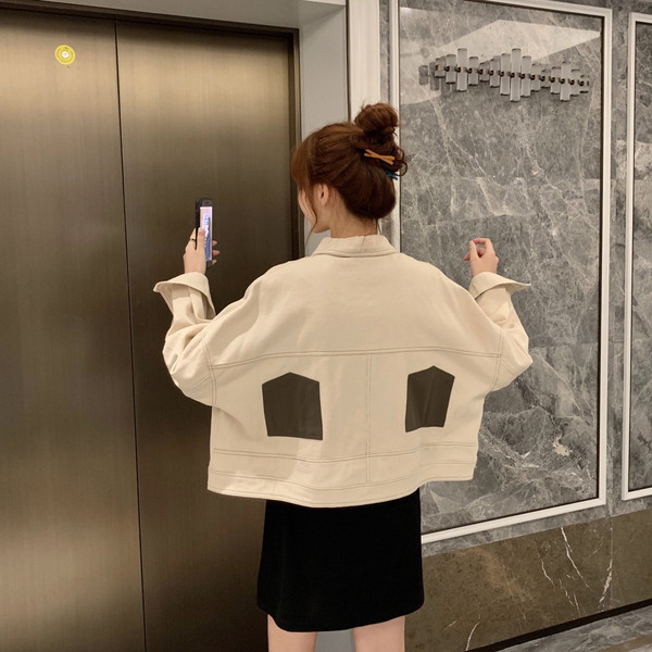 Plata sieviešu džinsa jaka ar krāsainām kabatām